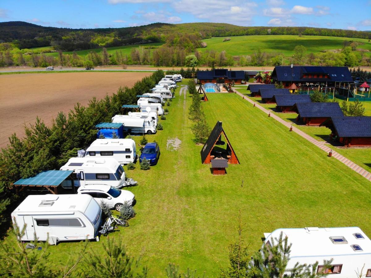 Camp Pacho Hotel Prievidza Buitenkant foto