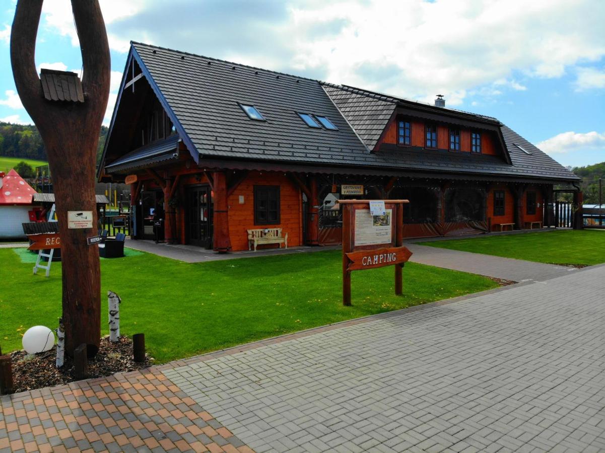 Camp Pacho Hotel Prievidza Buitenkant foto