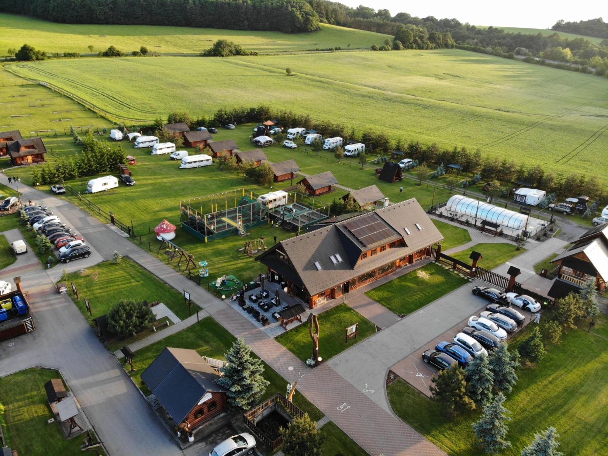 Camp Pacho Hotel Prievidza Buitenkant foto