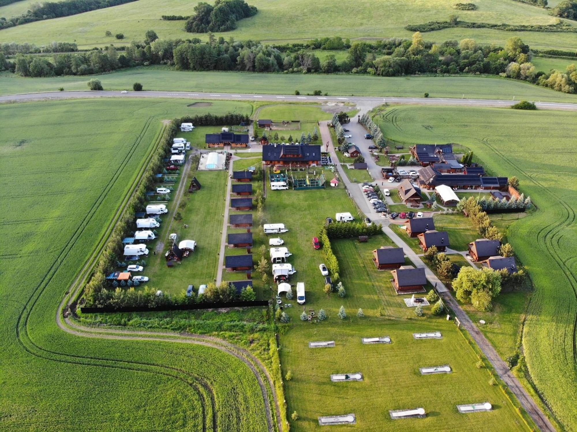 Camp Pacho Hotel Prievidza Buitenkant foto