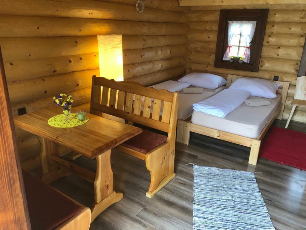 Camp Pacho Hotel Prievidza Buitenkant foto